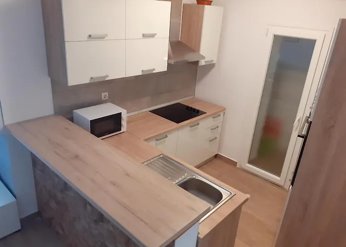 Ema & Lana Apartman Smokvica