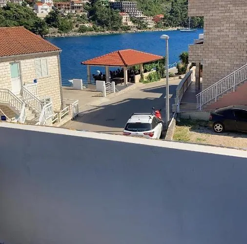 Ema & Lana Apartman Smokvica