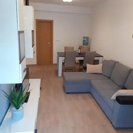 Apartman Ema & Lana *