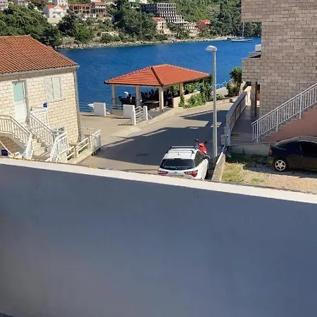 Ema & Lana Apartman Smokvica